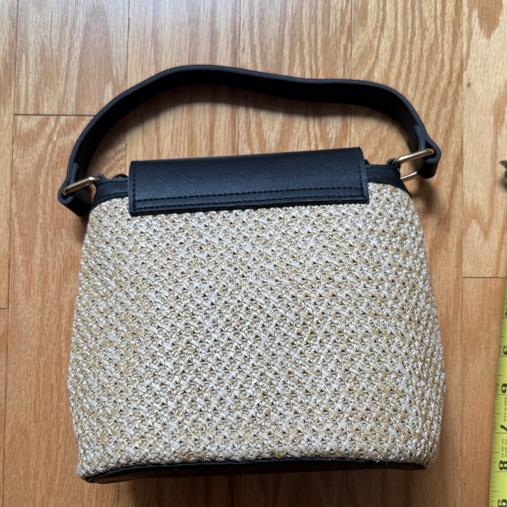 Woven Straw Bucket Bag with Black Leather Flap and Gold Ring - Picture 4 of 6